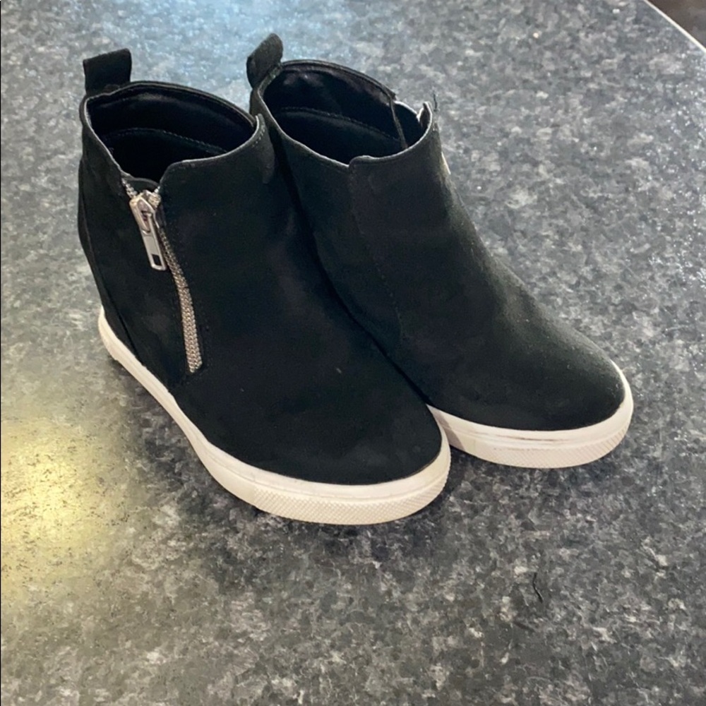 Girl’s wedge boots